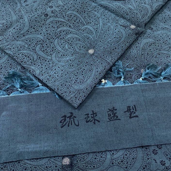 着物月花 琉球藍型 乱菊文様 単衣紬 正絹 ki244の画像1