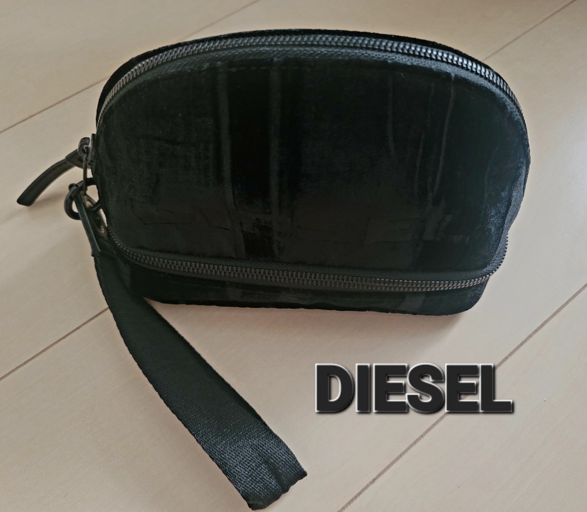 【DIESEL】ディーゼル ストラップ付ポーチ コスメポーチ 化粧ポーチ 小物入れ ベロア ベルベット ブラック 美品