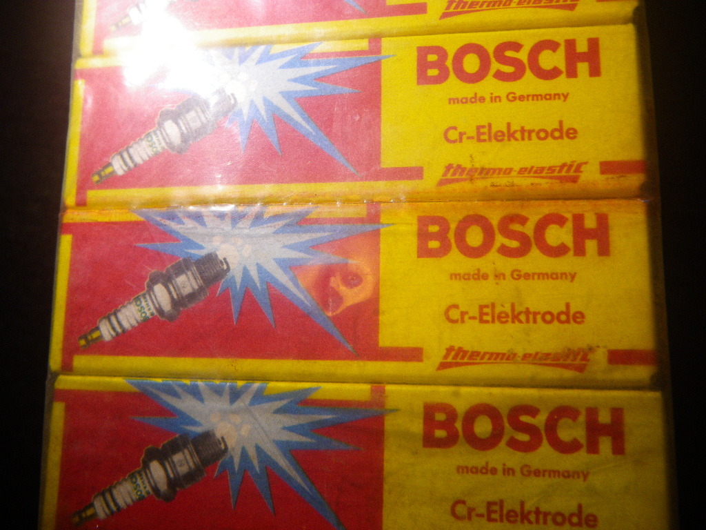 W145T2　BOSCH　SparkPlugs　Vintage　ボッシュ スパークプラグ　10本　未使用品　デッドストック　ビンテージ　点火系　旧車_画像1