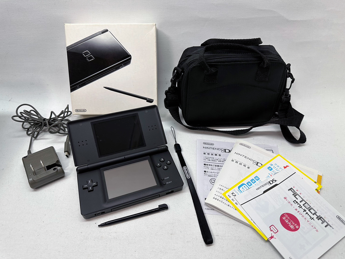 Nintendo DS Lite 任天堂 ニンテンドーDS Lite USG-001 ジェットブラック 箱有り 収納ケース付 初期化済み 動作確認済みの画像1