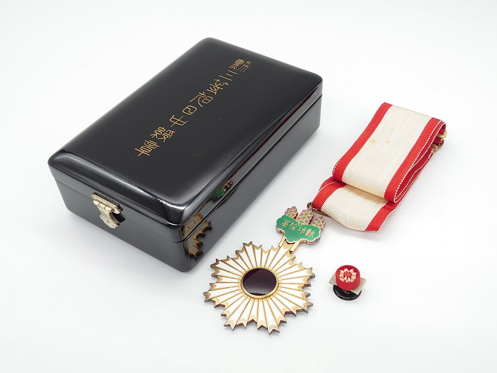勲三等旭日中授章 | auriol-sa.com