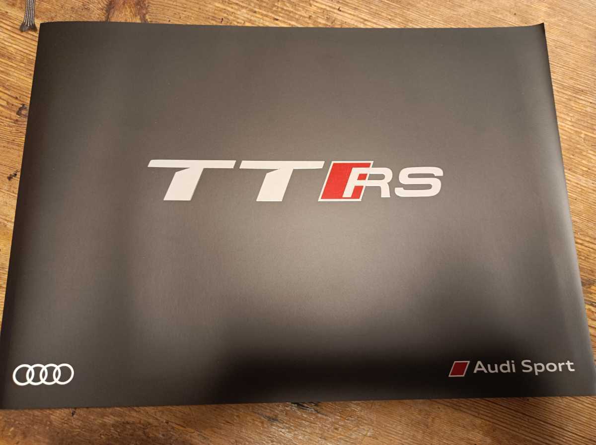 ２T　アウディ　カタログ　TT　TTS　TTRS　３番売切_画像3