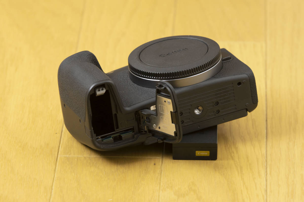 Canon EOS RP フルサイズミラーレスカメラ ボディ 箱付き おまけあり