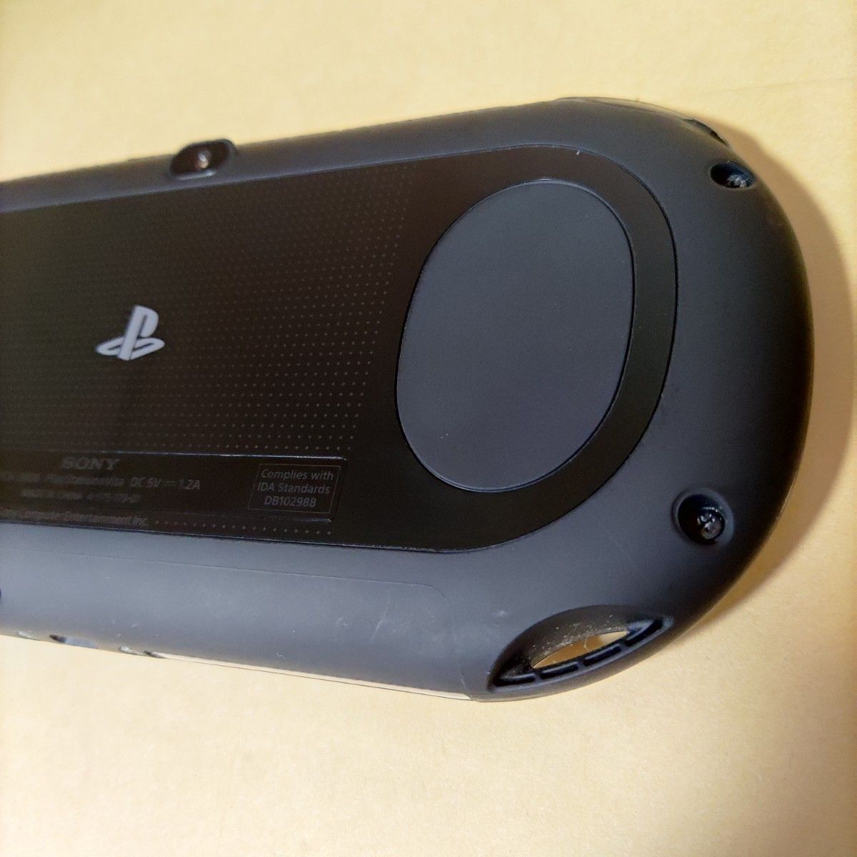本体のみ PS Vita 本体 Wi-Fiモデル ブラック PCH-2006 香港版 本体のみ PS Vita 本体 Wi-Fiモデル ブラック PCH-2006 香港版