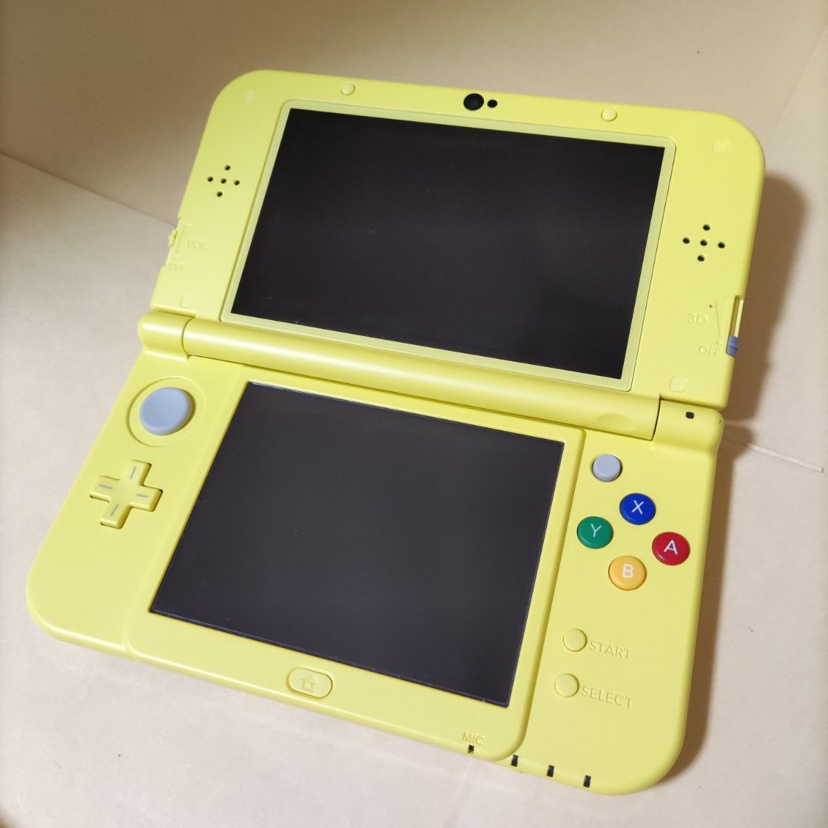 美品 Newニンテンドー3DS LL 本体 ピカチュウ イエロー