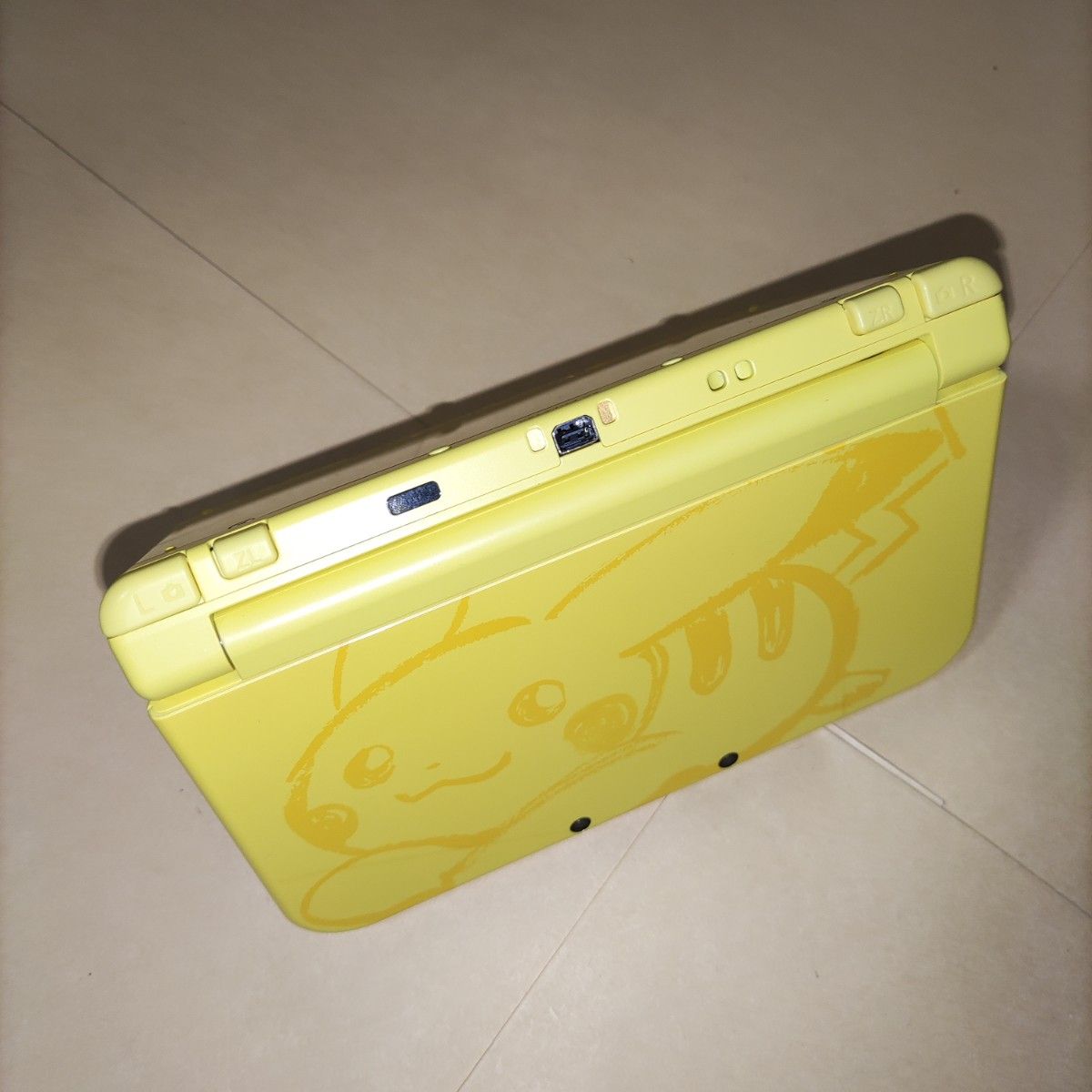 美品 Newニンテンドー3DS LL 本体 ピカチュウ イエロー