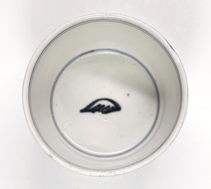[.] Edo времена поздняя версия старый Imari белый фарфор с синим рисунком .. документ соба чашка саке соба чашка саке K71