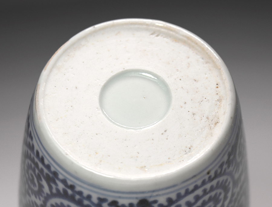[.] Edo era latter term old Imari blue and white ceramics . Tang . writing large . soba sake cup soba sake cup direction attaching K53