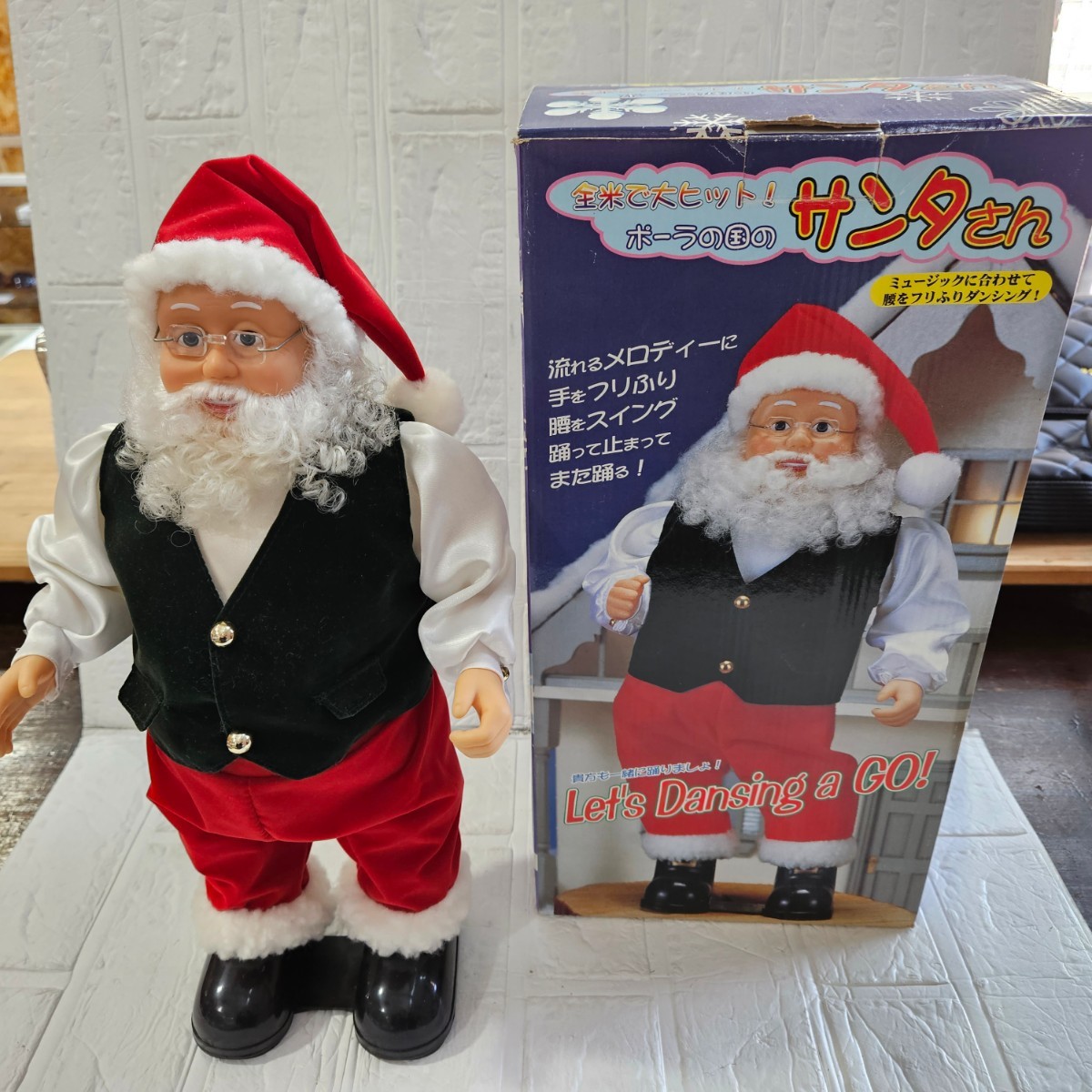 ダンシング サンタ ポーラの国のサンタさん 置物 SANTA 飾り