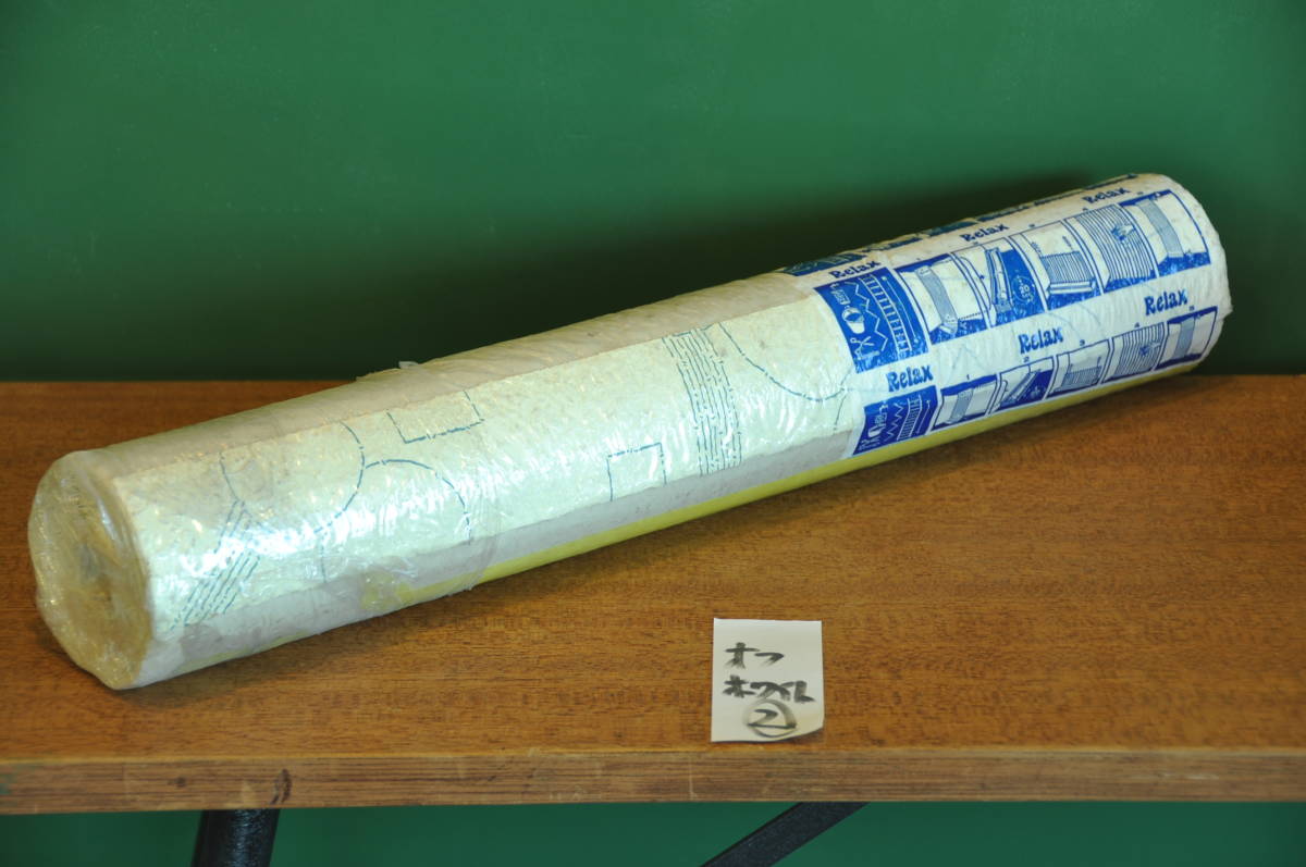 ｛送料無料｝オフホワイト２　凹凸あり　ヴィンテージ　輸入　壁紙　材料　未使用　約１０m　幅約53cm