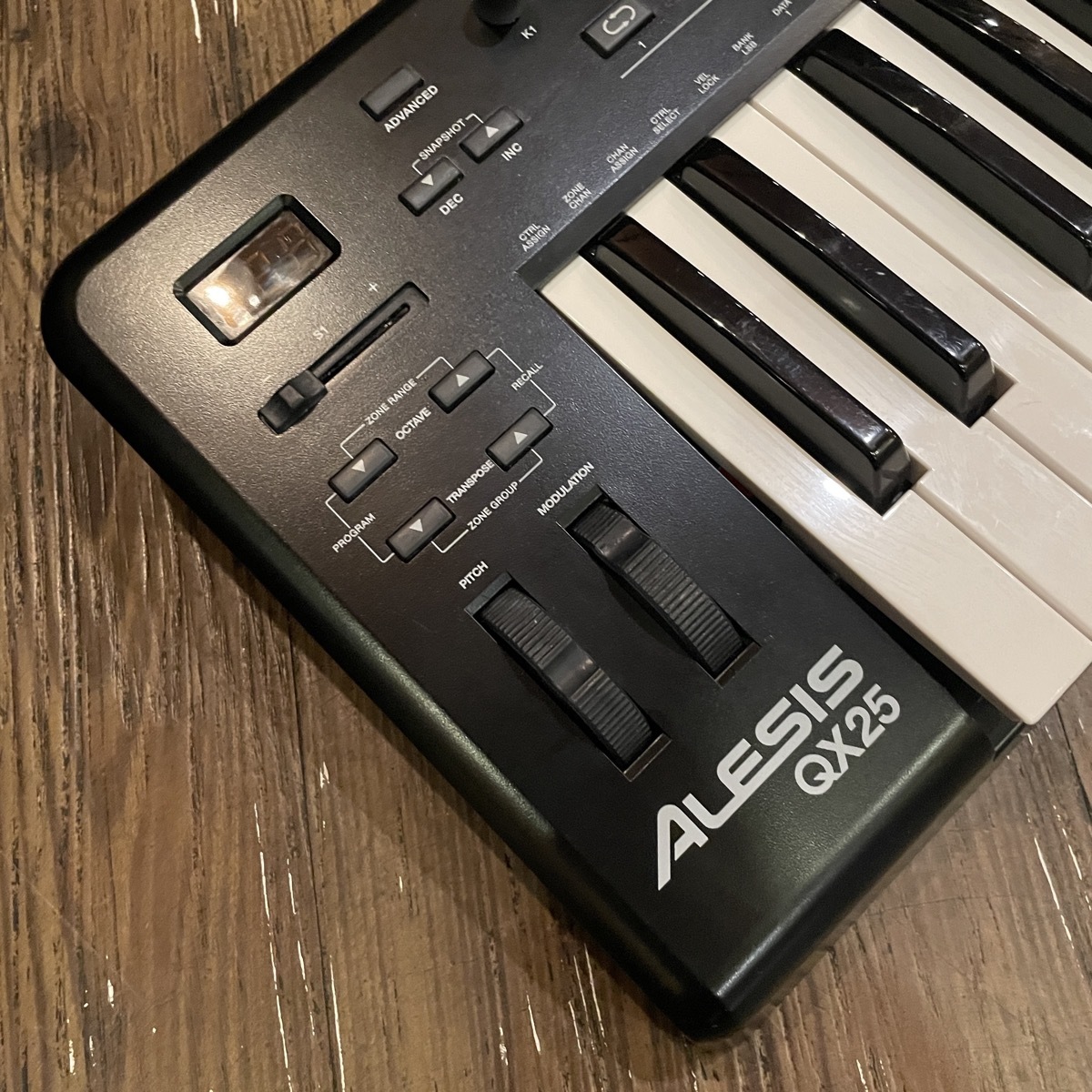 Alesis QX25 MIDI Keyboard Alesis MIDI keyboard -GrunSound-m104-