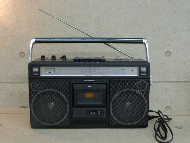 ee055●【難あり】東芝/TOSHIBA ステレオラジオカセットレコーダー RT-8100S 通電OK ラジオOK/100_画像1
