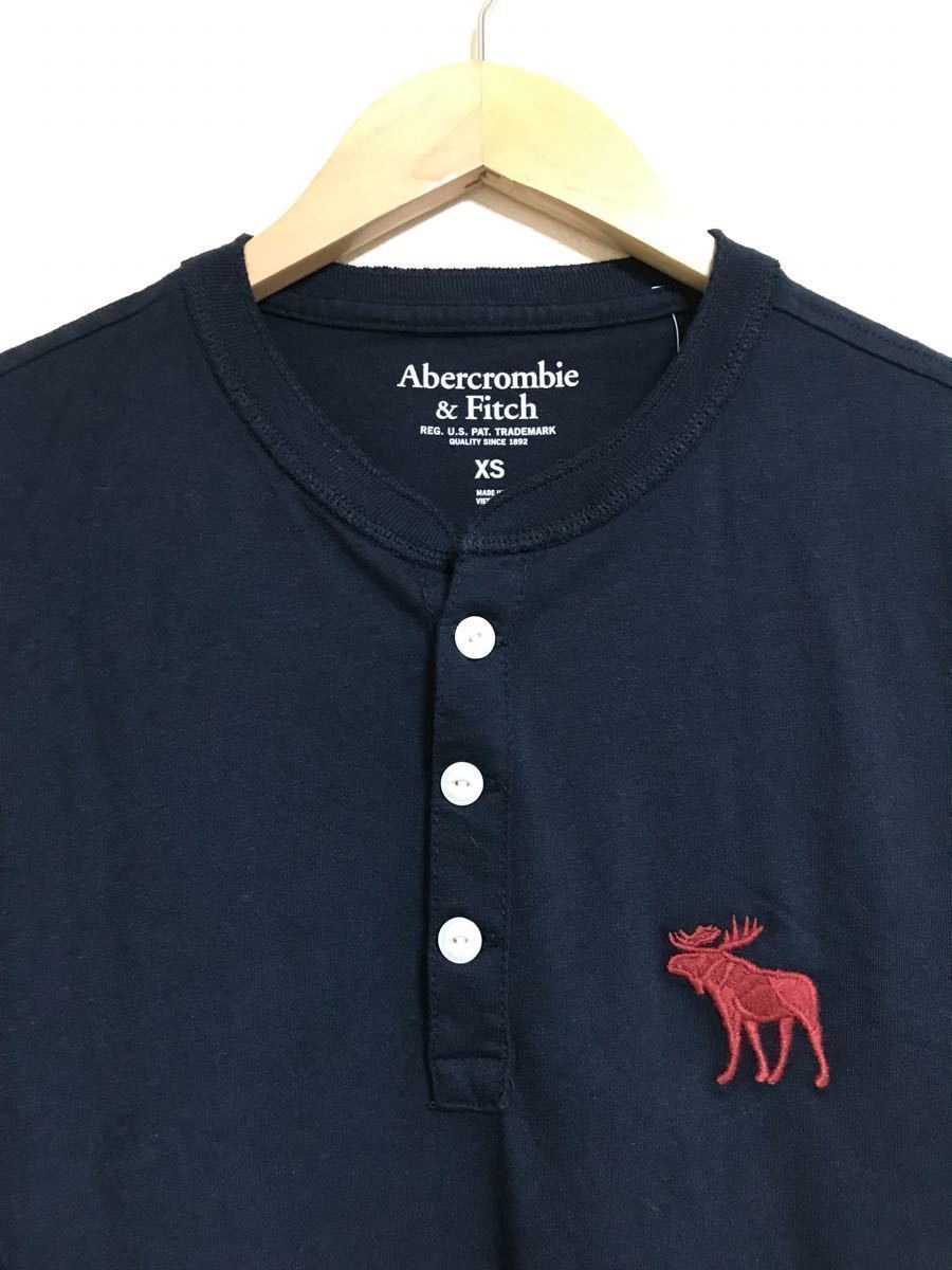 【新品】 Abercrombie & Fitch BIG ICON HENLEY NECK アバクロンビー&フィッチ ビッグアイコン ヘンリーネック Tシャツ サイズXS 半袖 紺_画像3