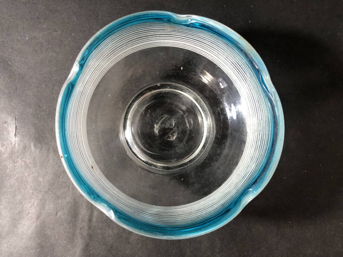 アンティーク　大正ガラス　吹きガラス　ブルーに白い螺旋文様　ガラス鉢　氷カップ　氷コップ　あめや瓶　レトロガラス_画像3