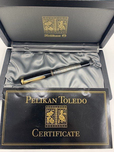 未使用 PELIKAN/ペリカン 万年筆 F TOLEDO/トレド 彫刻 ペン先 18C-750 箱、取説付き ボディ 金メッキ kyK3580K_画像2