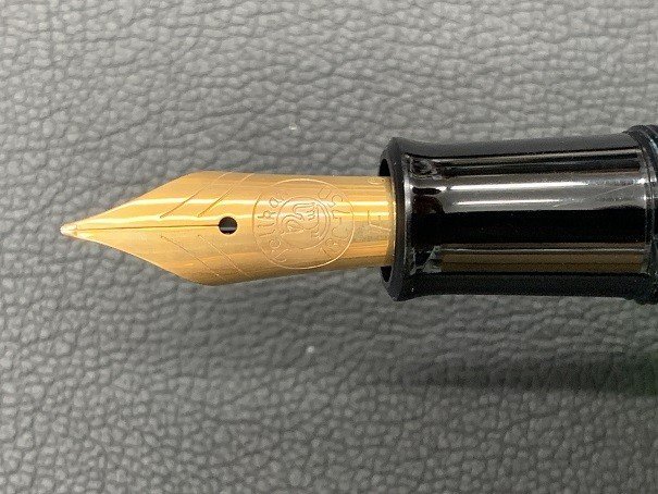 未使用 PELIKAN/ペリカン 万年筆 F TOLEDO/トレド 彫刻 ペン先 18C-750 箱、取説付き ボディ 金メッキ kyK3580K_画像5