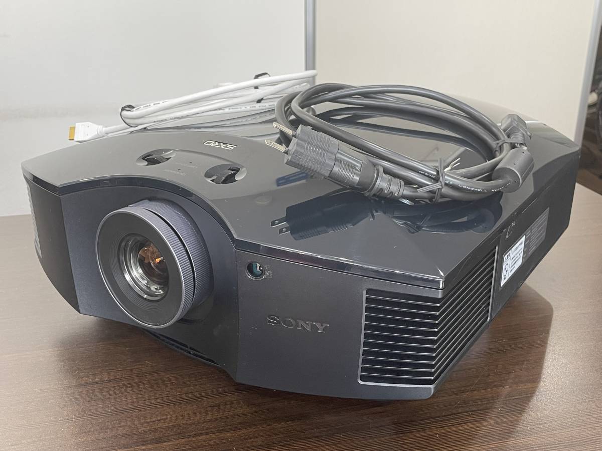 ★【3D対応 フルHD SXRD搭載 ビデオプロジェクター 本体】SONY(ソニー) VPL-HW30ES★簡易動作確認済 ジャンク扱い