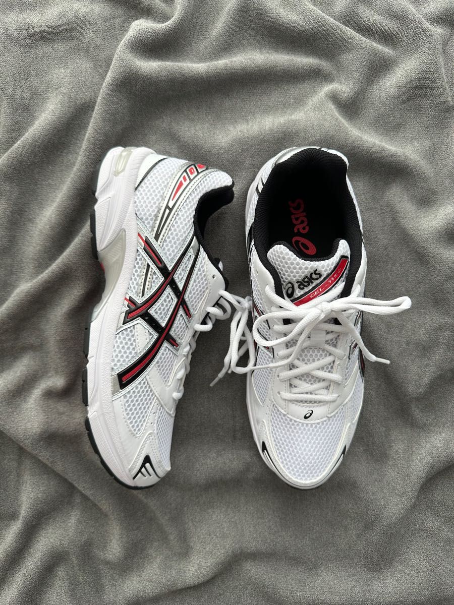 新品未使用ASICS GEL-1130 WHITE/ELECTRIC RED
