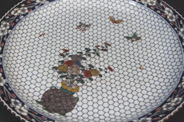 江戸幕末期 伊万里 色絵 花に蝶図 亀甲染付 大皿 | pybli.com.my