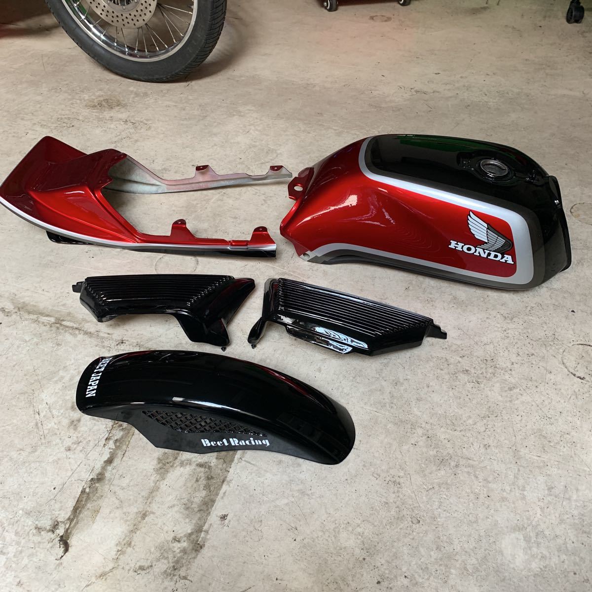 極上 外装 セット 塗装後未使用 CB250N CB400N ホーク3 黒赤 CBXカラー CB250T CB400T CBX400F GS400 GT380 GSX400E ホーク バブ(ホンダ用)|売買されたオークション情報、ヤフオク! の商品情報をアーカイブ公開 SR400 純正 シート (カラー 黒)