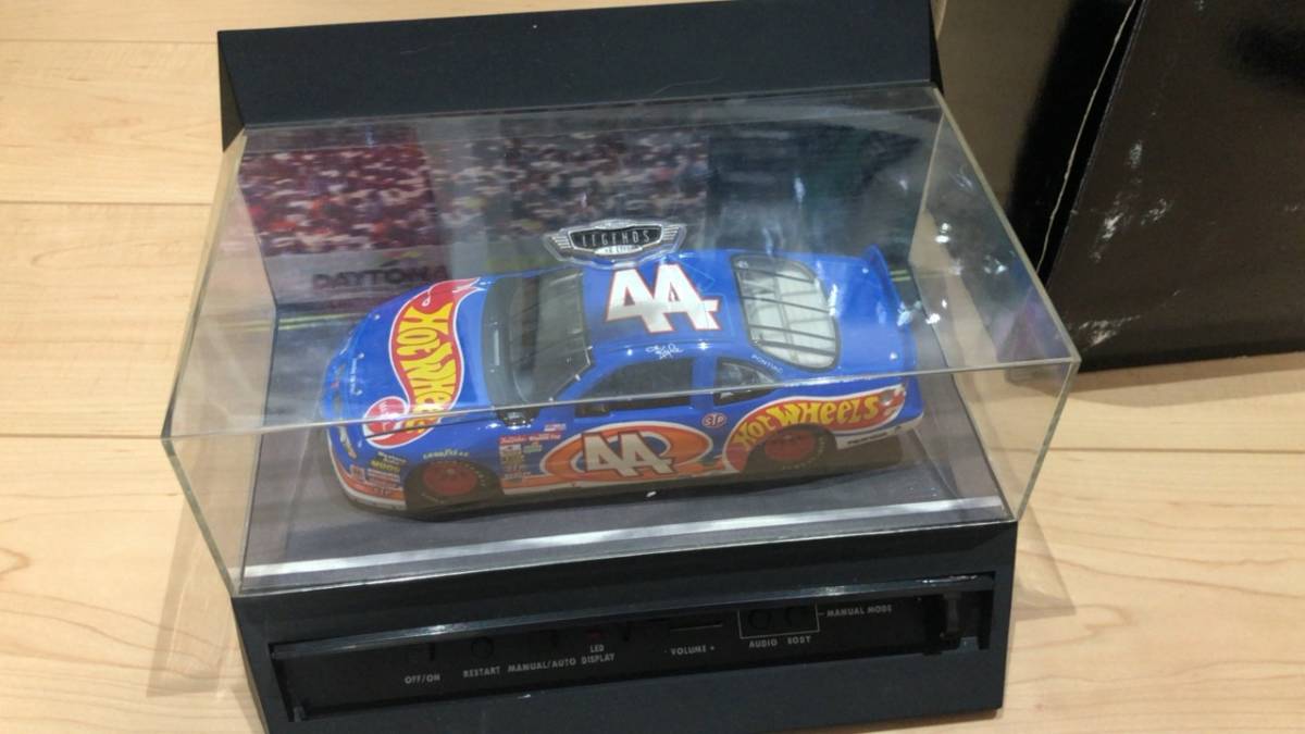 ホットウィール レジェンド ポンティアック ナスカー #44 Hot Wheels LEGENDS TO LIFE PONTIAC NASCAR 動作OK　カイルペティ　サイン付き_画像1