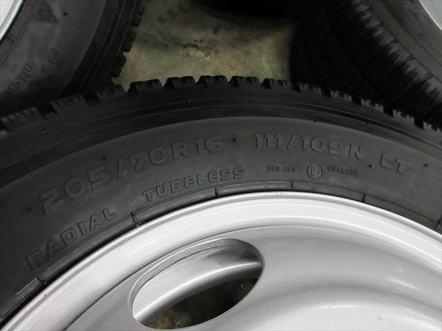 送料無料　スタッドレス　205/70R16　TOYO　M935　20年　バリ溝　三菱キャンター　ふそう　新車外しXAC16×5.5K　5穴　現状美品　6本セット_画像5