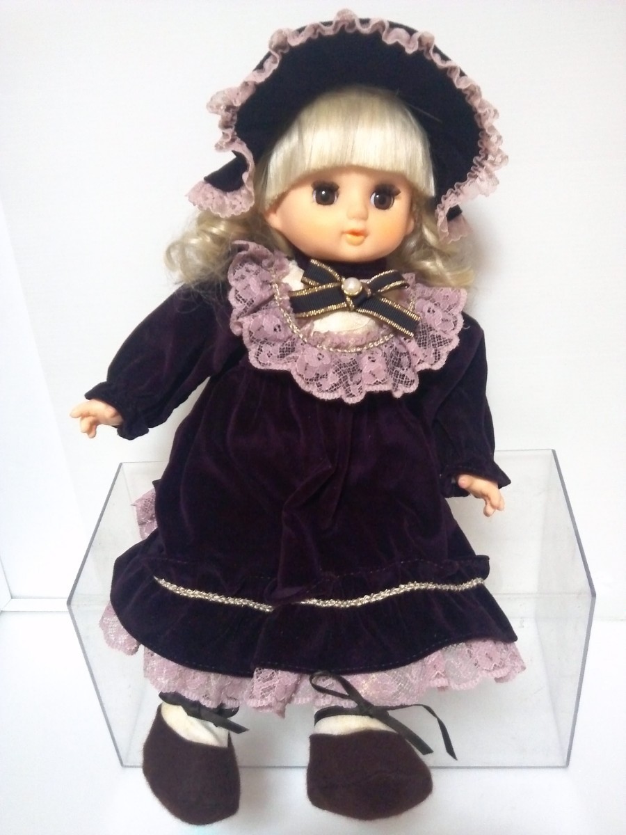セキグチ／　スリープアイ　抱き人形　／　アンティークドレス　／　／　ボンネット帽　金髪　巻き髪　1979年製