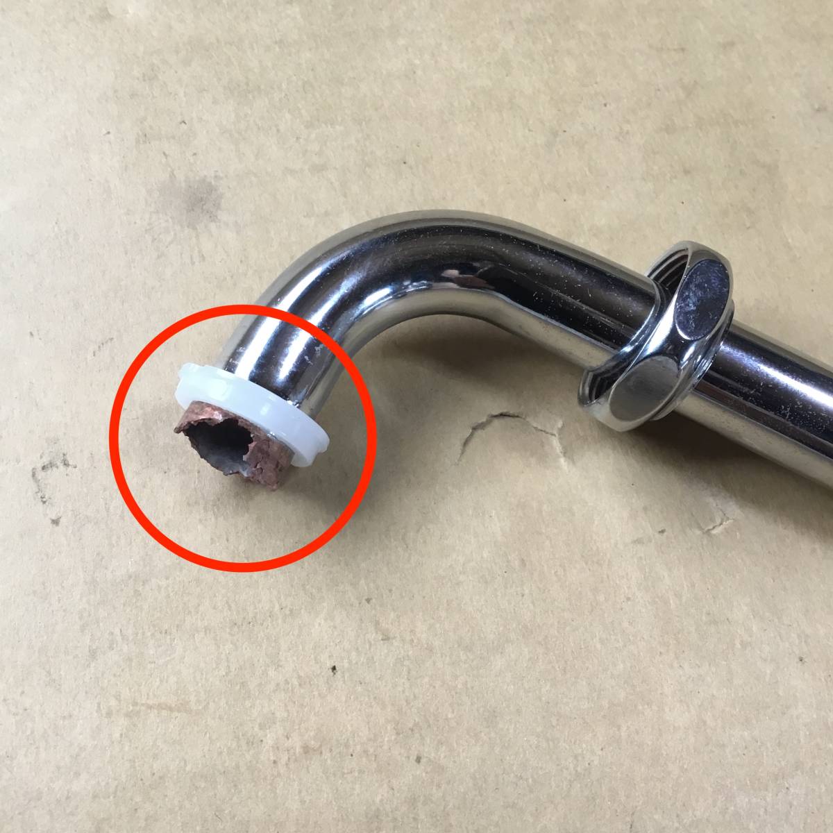 TOTO 水栓 壁付き 2ハンドル混合栓 吐水パイプ下向き【used TOTO 水栓 壁付き 2ハンドル混合栓 吐水パイプ下向き【used