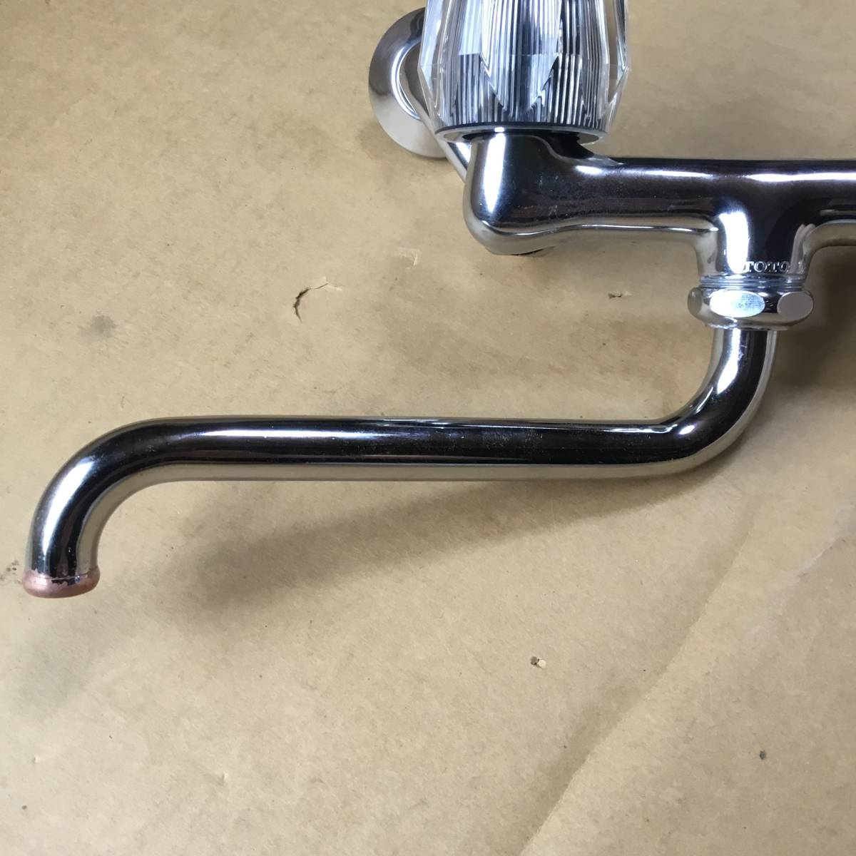 TOTO 水栓 壁付き 2ハンドル混合栓 吐水パイプ下向き【used TOTO 水栓 壁付き 2ハンドル混合栓 吐水パイプ下向き【used