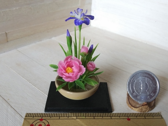 maco's　miniature flower♪花菖蒲と芍薬の生け花♪_画像2