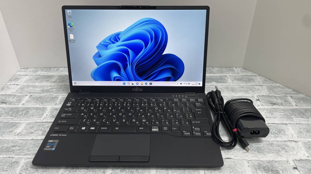 超軽量】富士通LIFEBOOK UH90/F3 FMVU90F3B［第11世代Intel Core i7