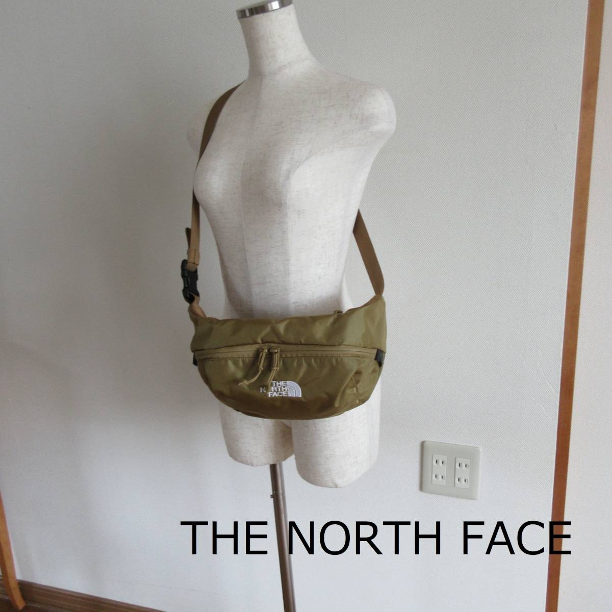 THE NORTH FACE★ザノースフェイス　ベージュ　ボディバッグ