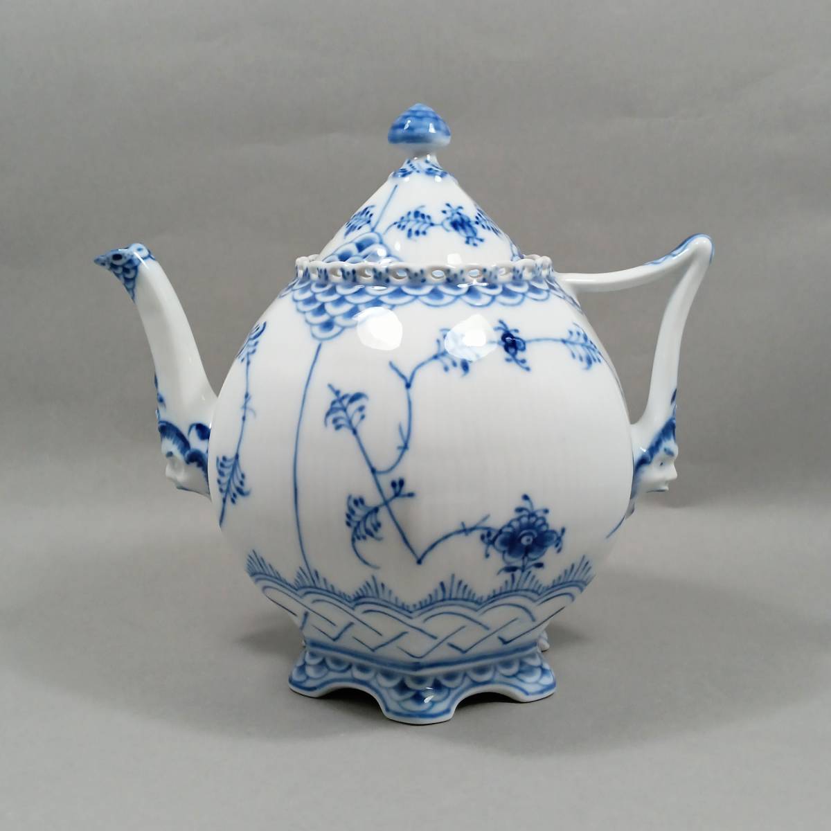 ◇ロイヤル コペンハーゲン Royal Copenhagen ブルーフルーテッド フル