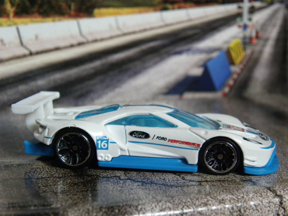 即決☆☆ルース 2016 FORD GT 白　ホットウィール Hot Wheels　定形外発送可☆_画像1