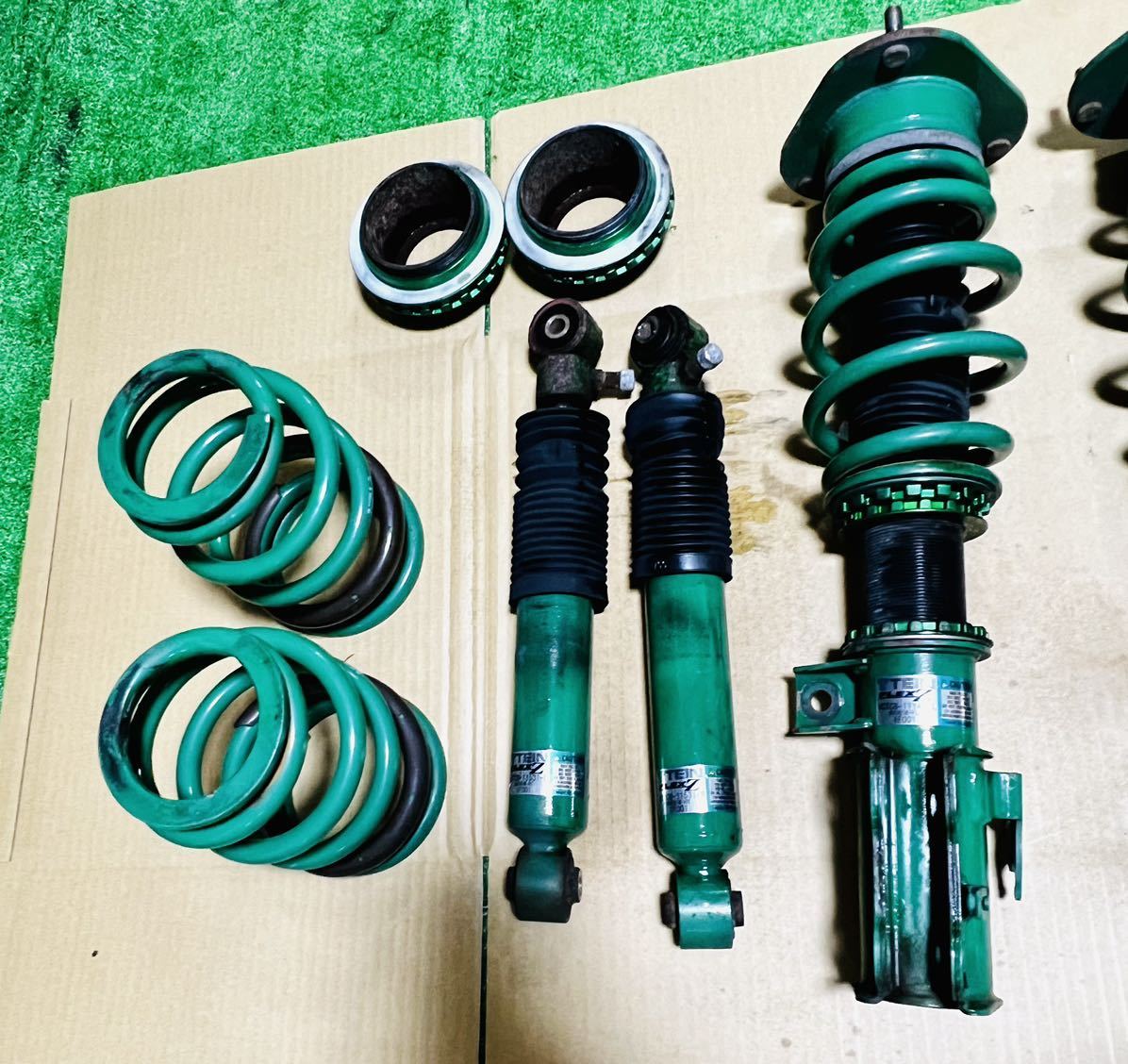 美品】TEIN FLEX Z 60 ハリアー G's ASU60W/ZSU60W/ZSU65W/ASU65W 車