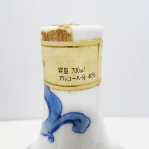 お酒 サントリー ブランデー 有田焼 陶器ボトル 染錦菊水文89年 700ml