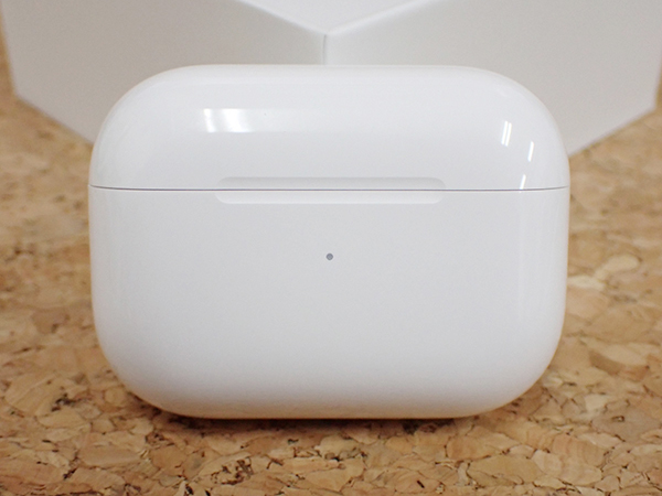 【中古 美品】Apple 純正 AirPods Pro 第2世代 MQD83J/A 最新モデル 付属完品 本体(NEA515-3)_画像3