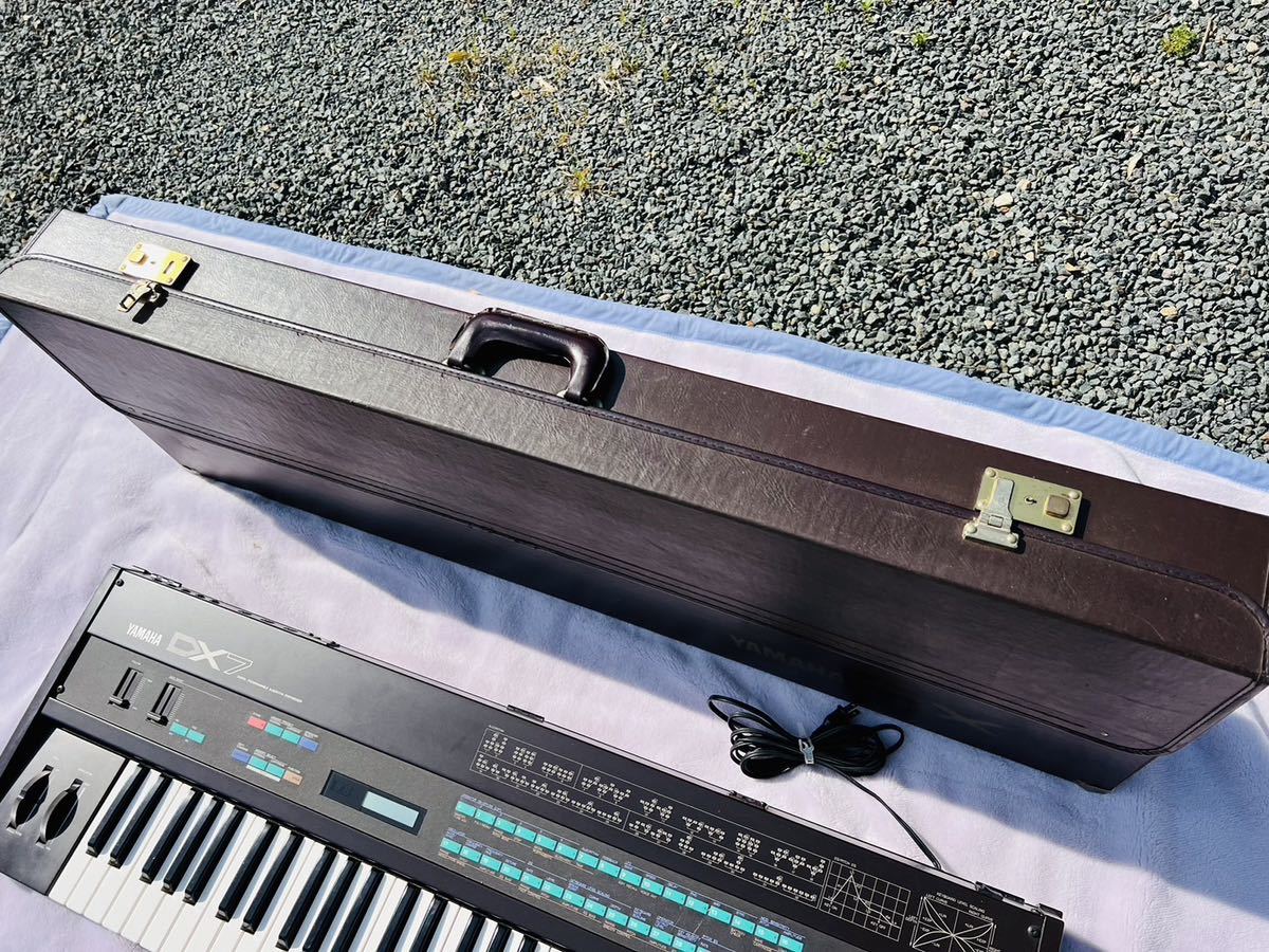 YAMAHA ヤマハ シンセサイザー キーボードDX7 鍵盤楽器 ハードケース付