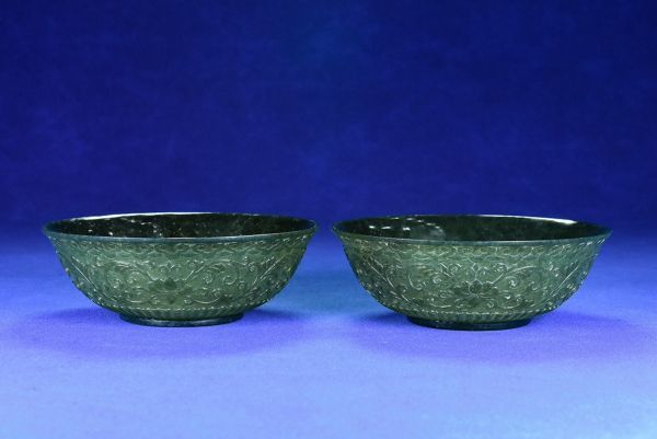 館蔵珍品時代物 和田玉 碧玉彫 花草碗一対【仁】極細工 手彫り 置物