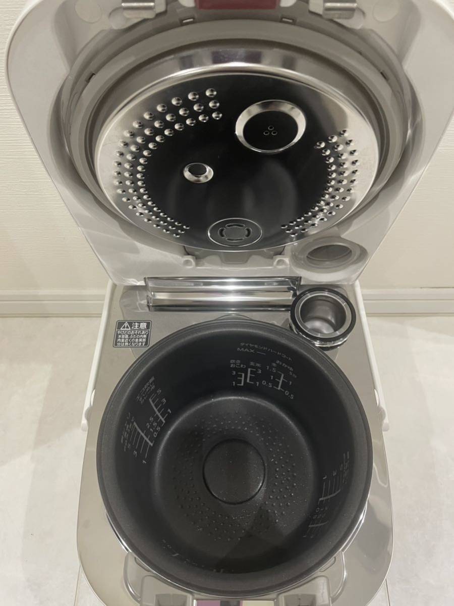 未使用 展示修理品 パナソニック Panasonic 炊飯器 ホワイト SR-STS101