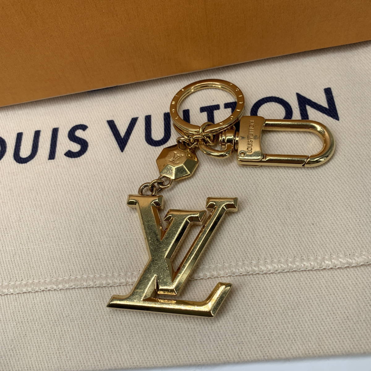 1 jpy [ ultimate beautiful goods ]LOUIS VUITTON Louis Vuitton M65216porutokreLVfa set LV accessory key holder charm logo design men's 