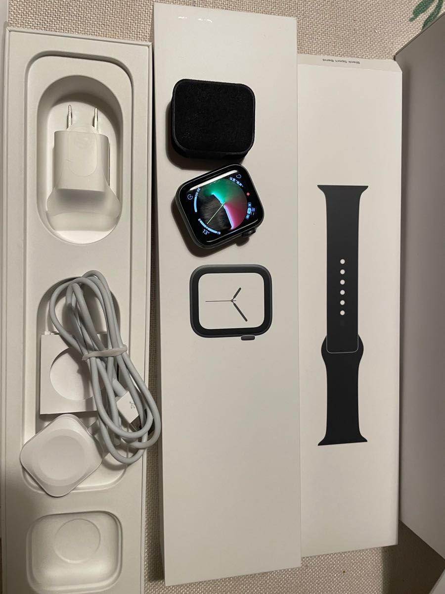 Apple Watch Series 4 GPSモデル 40mm スペースグレイアルミニウムケースとbkスポーツバンド