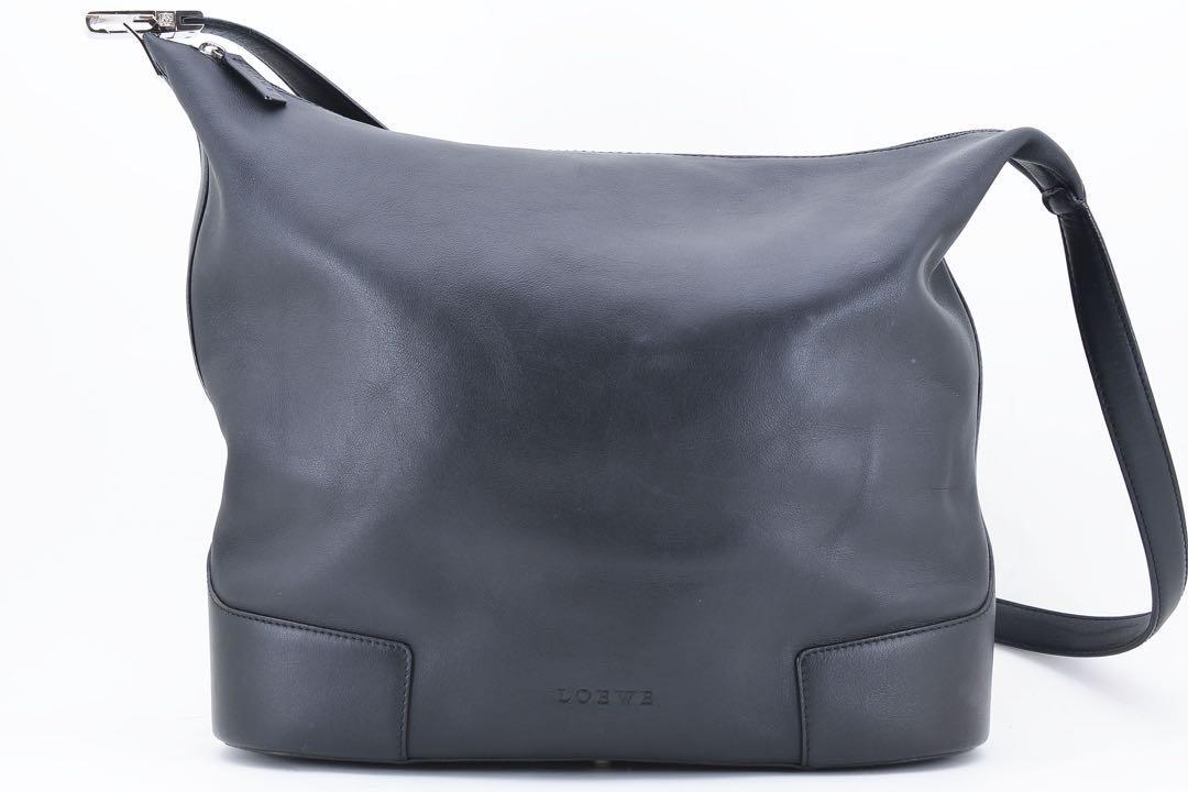ロエベ LOEWE ショルダーバッグ メッセンジャー 斜め掛け 大容量 レザー-