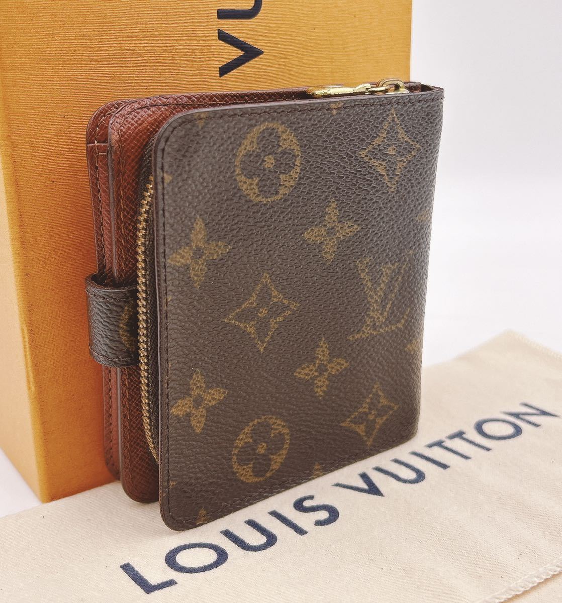 A23518☆正規品☆ LOUIS VUITTON ルイヴィトン モノグラム コンパクト