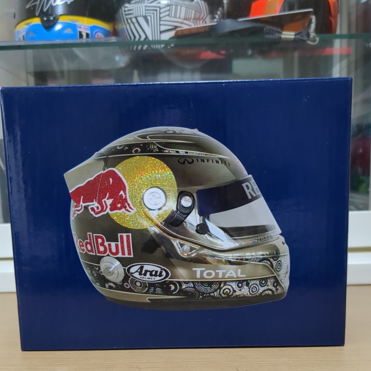 F1 Red Bull racing Sベッテル1/2ヘルメット直筆サイン入り F1 Red Bull racing Sベッテル1/2ヘルメット直筆サイン入り