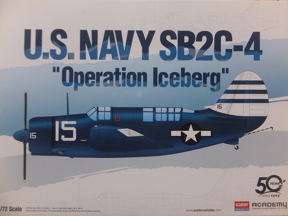 未使用美品　新品　エッチング付　アカデミー　1/72　U.S.NAVY SB2C-4 "Operation Iceberg"　未組立キット　ヘルダイバー_画像2