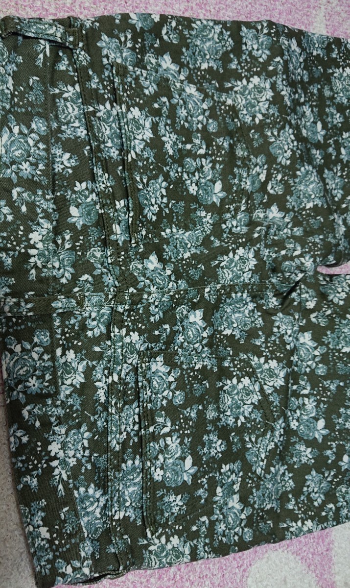 【未使用タグ付き】 UNIQLO ユニクロ プリント スキニー フィット ストレートジーンズ オリーブ 25 63.5cm デニム フラワー 花柄 フラワー_画像6