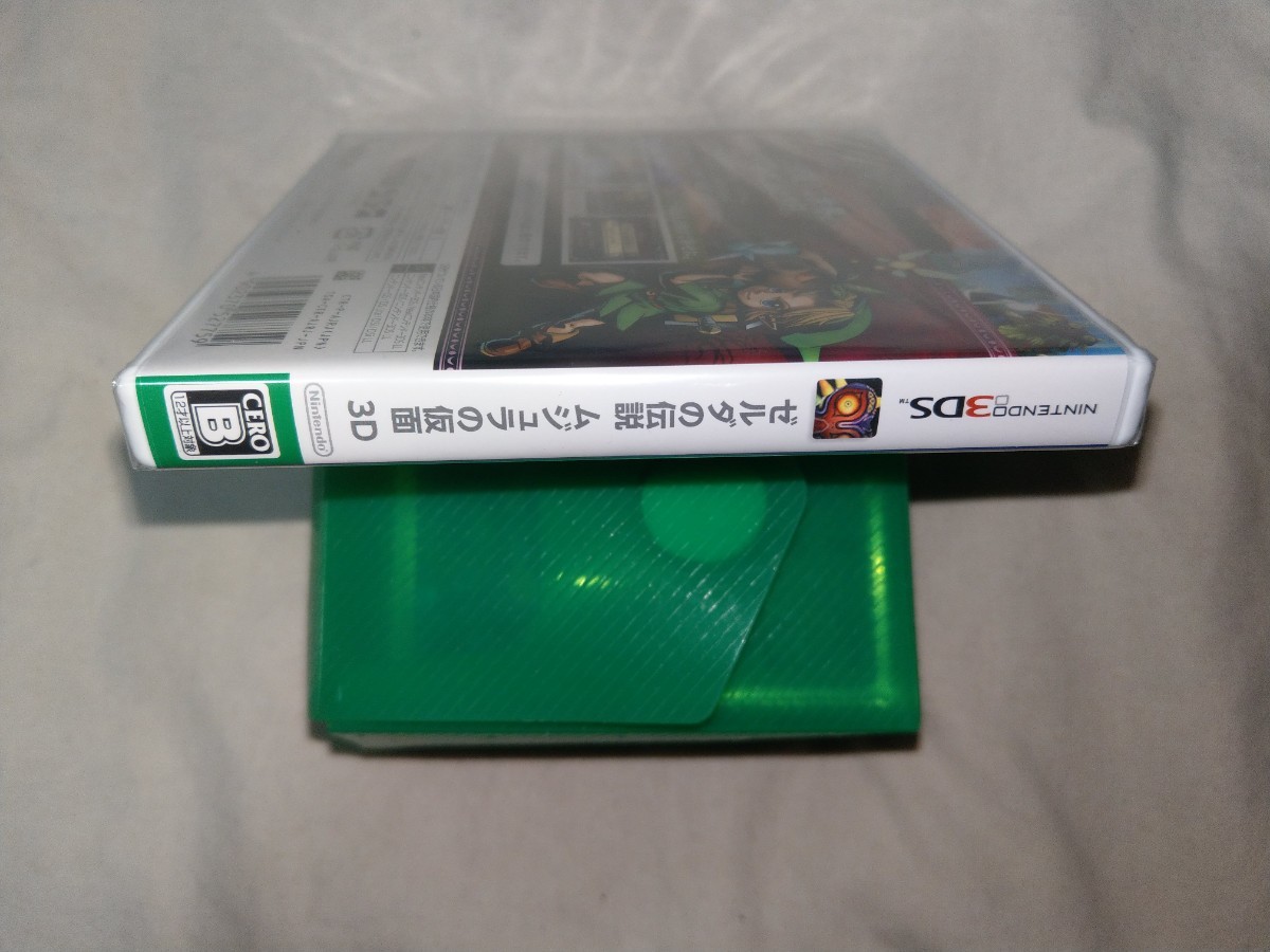 [ free shipping ] unopened Nintendo 3DS Zelda. legend mjula. mask 3D 3DS game soft game soft THE LEGEND OF ZELDA