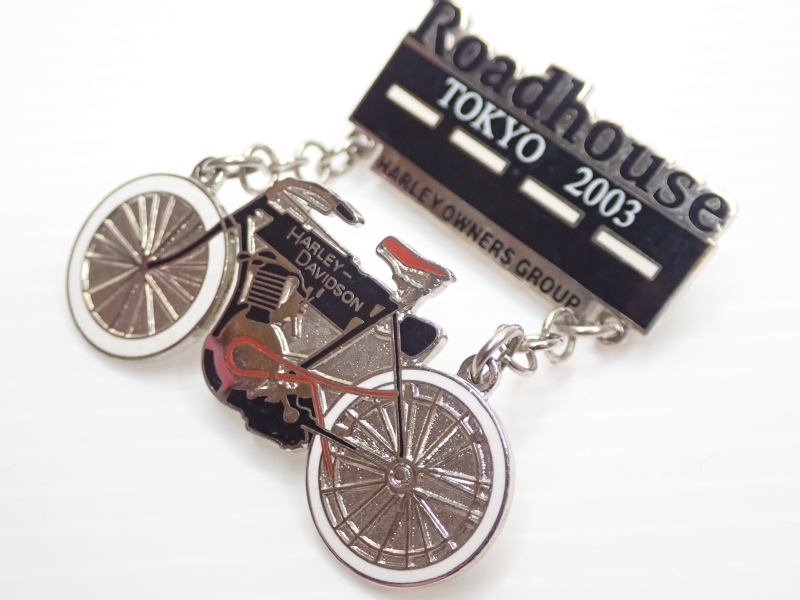 Z211　ピンバッジ　Roadhouse　TOKYO2003　ハーレーダビッドソン オーナーズグループ　限定 記念品 HARLEY DAVIDOSON　 HOG　pin badge_画像2