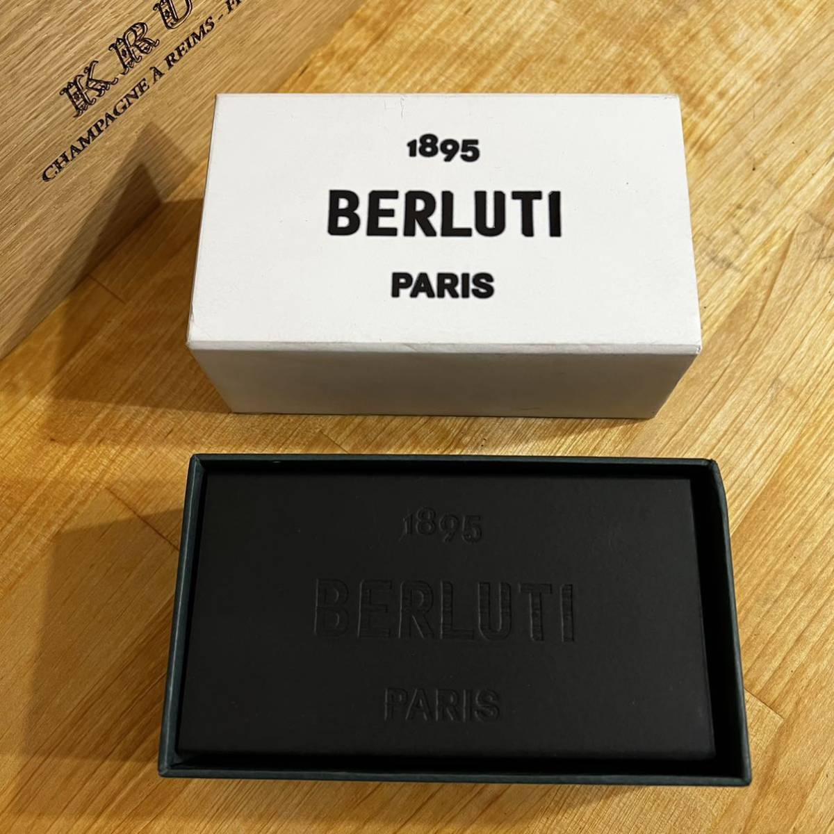 非売品 ベルルッティ 1895 BERLUTI PARIS ロゴ入り 木製ペーパーウェイト オブジェ 置物 インテリア 顧客限定品 ブラック 箱付き_画像1